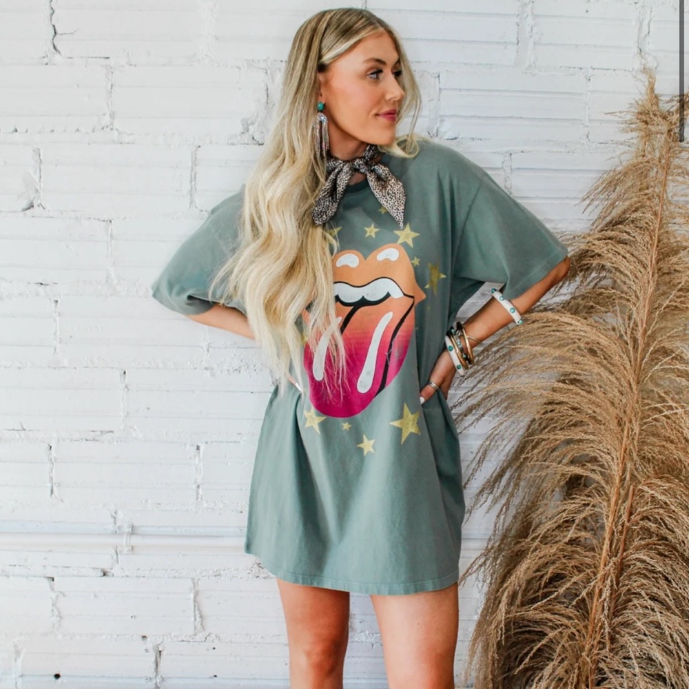 Graphic tee